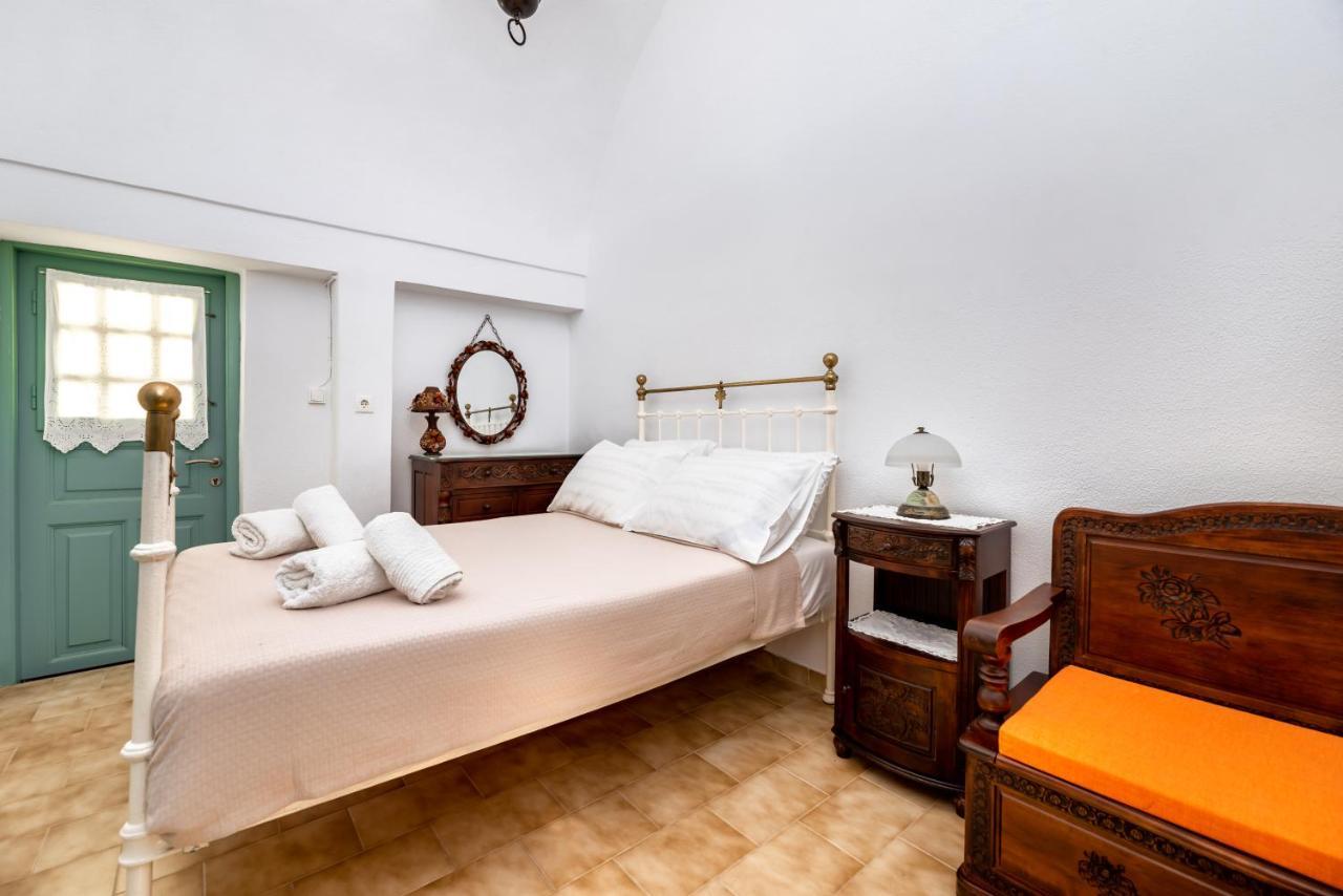 Authentic Santorinian Home Experience Тира Экстерьер фото